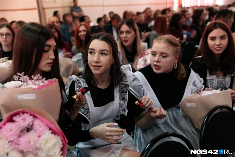🔔Школьница из Кузбасса с «соткой» по ЕГЭ - о подготовке и планах на будущее

Основной период ЕГЭ 