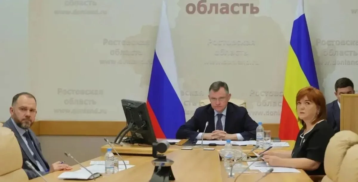 Юрий Слюсарь поручил уже в сентябре проложить тротуар к школе №104 Ростова