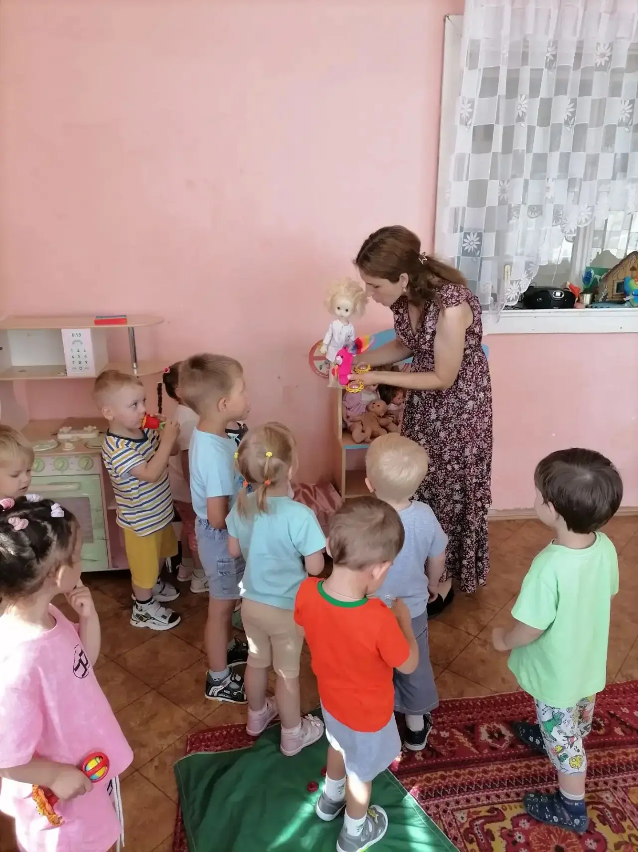 Путешествие с куклой Катей: как малыши из группы «Дождинка» друга искали!

Сегодня в нашей младшей г