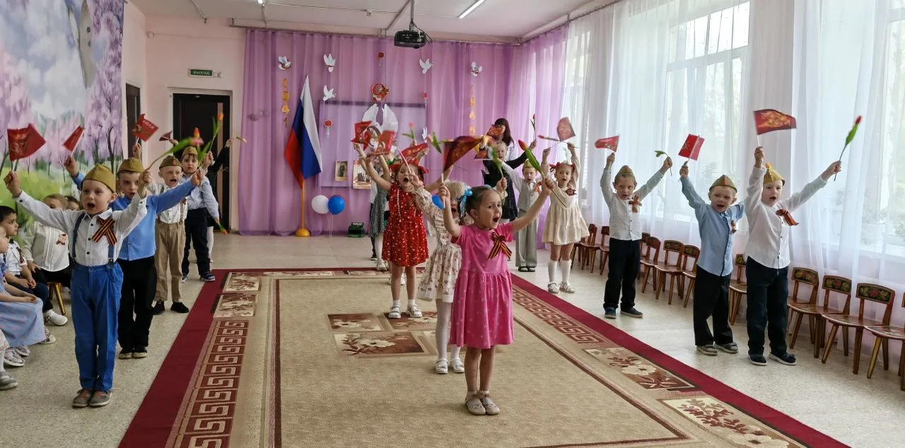 Сегодня в нашем детском саду прошла музыкально - литературная гостиная "Салют Победы!" 🎆!
Мы собрал