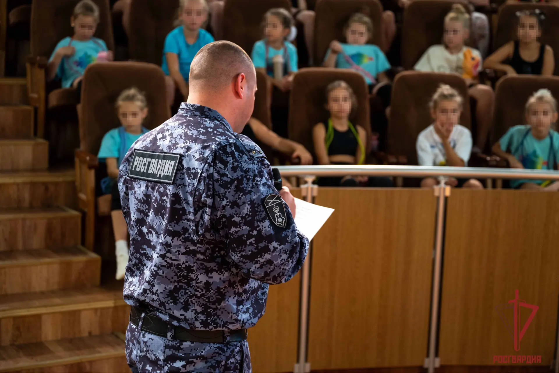 Сотрудники Главного управления Росгвардии по ДНР провели в региональной столице для под...