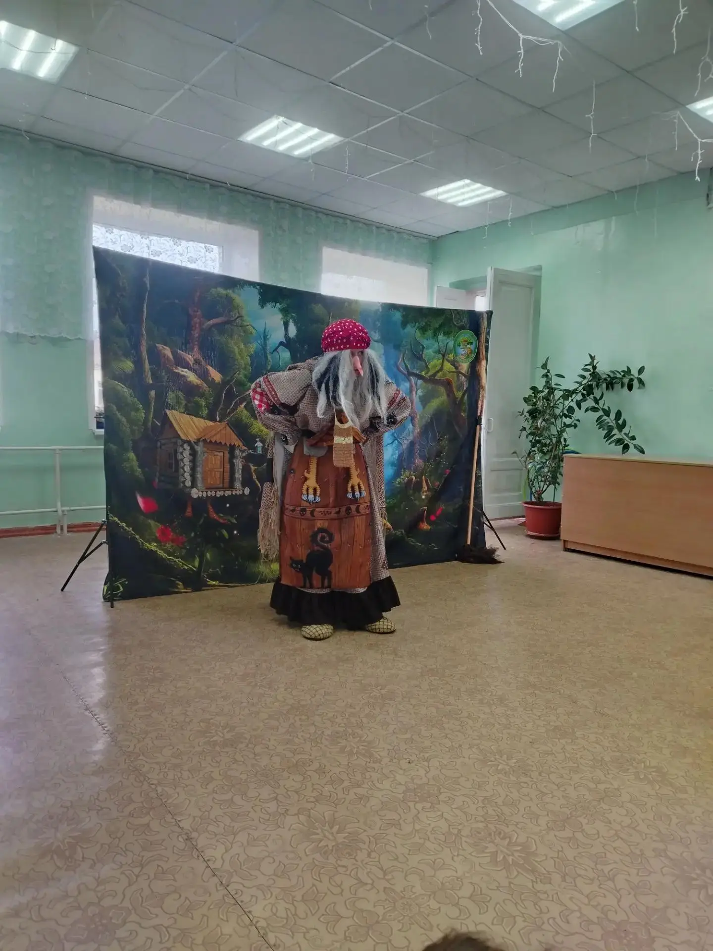 У нас в гостях театр "Мастерская сказок "с увлекательным интерактивным спектаклем «День...