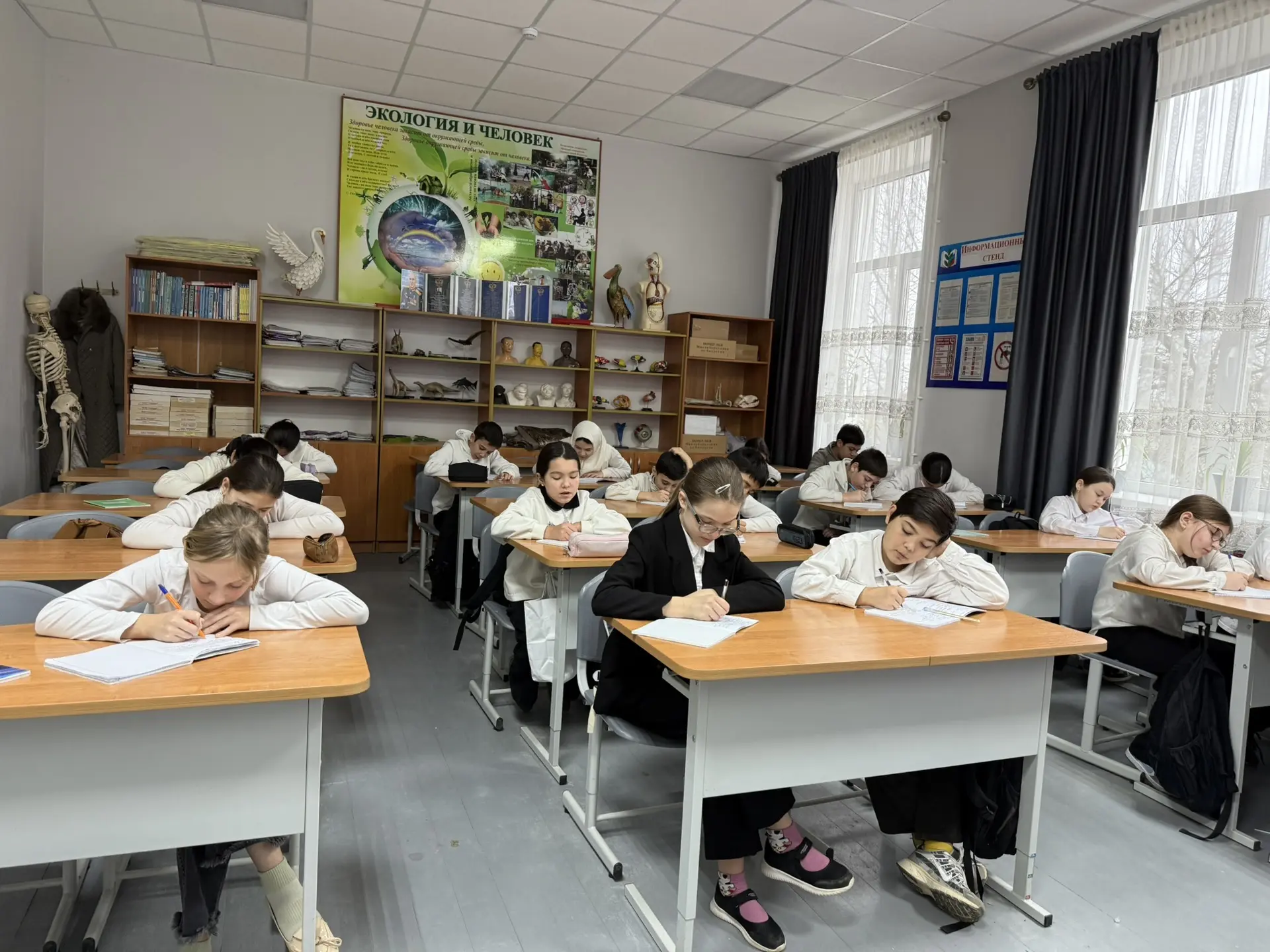 🇷🇺 УРОК МУЖЕСТВА В 5 «Б» КЛАССЕ 🇷🇺  В преддверии Дня защитника Отечества классный руководитель 5 «Б»