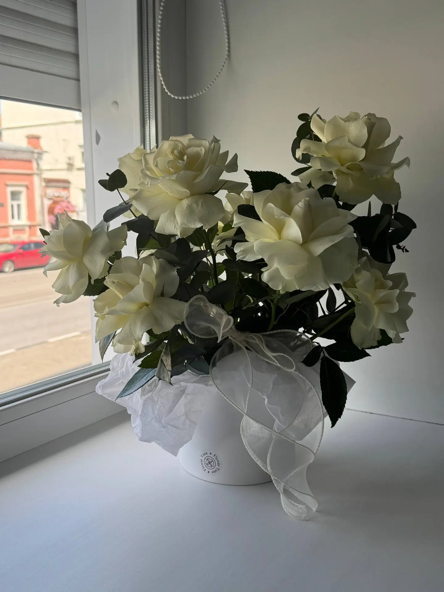Композиция из нежных французских роз и эвкалипта 🥰 доступна к заказу. Стоимость 2100