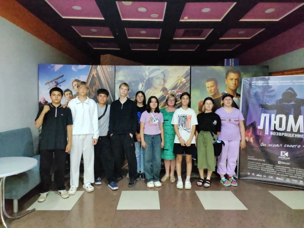 Сегодня семьи №6, 4 и 5 посетили кинотеатр «Джаз Молл». Они насладились просмотром замечательного ху