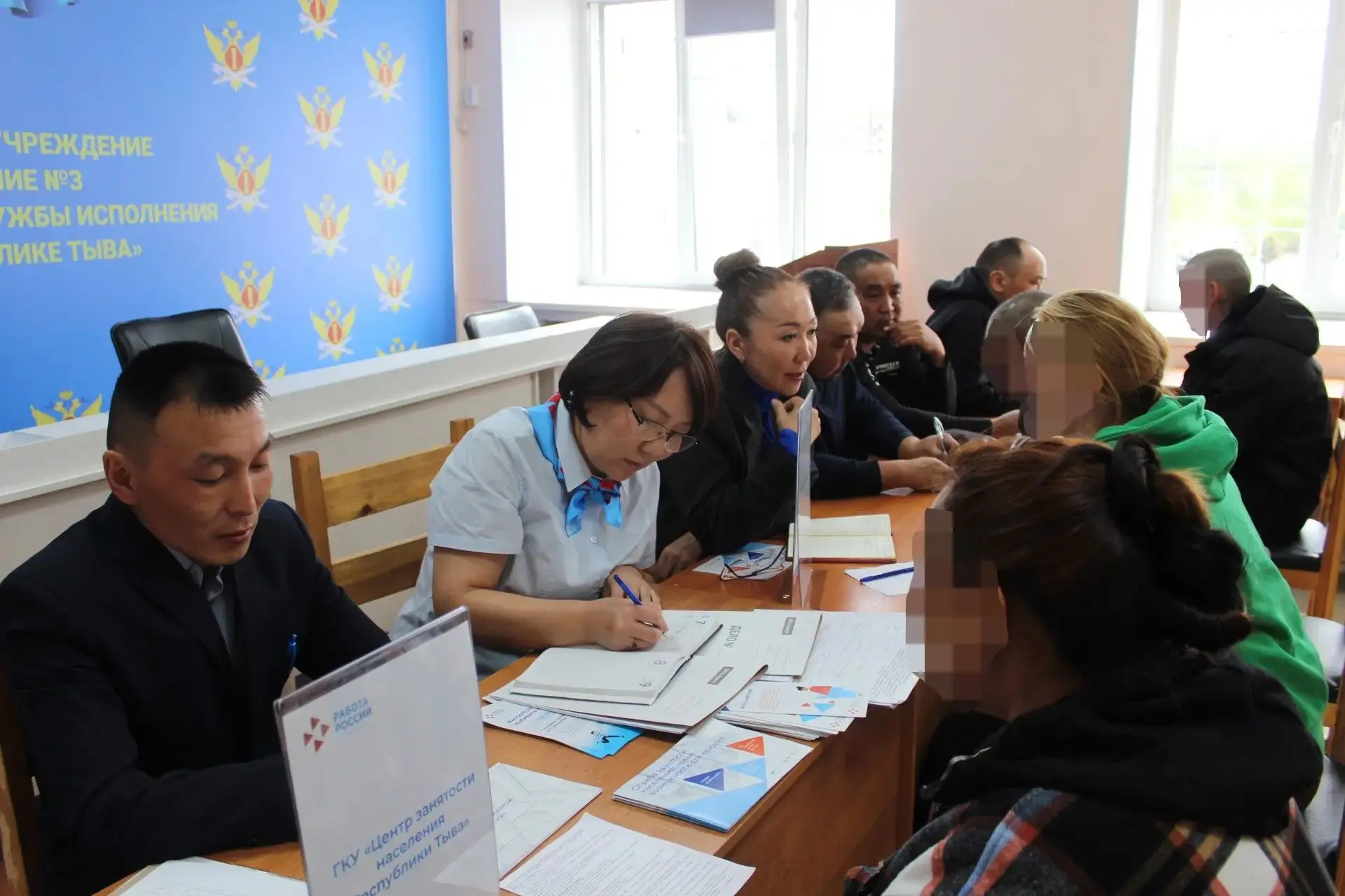 В Туве 22 осужденных получили предложения о трудоустройстве на специальной ярмарке вакансий   В рамк