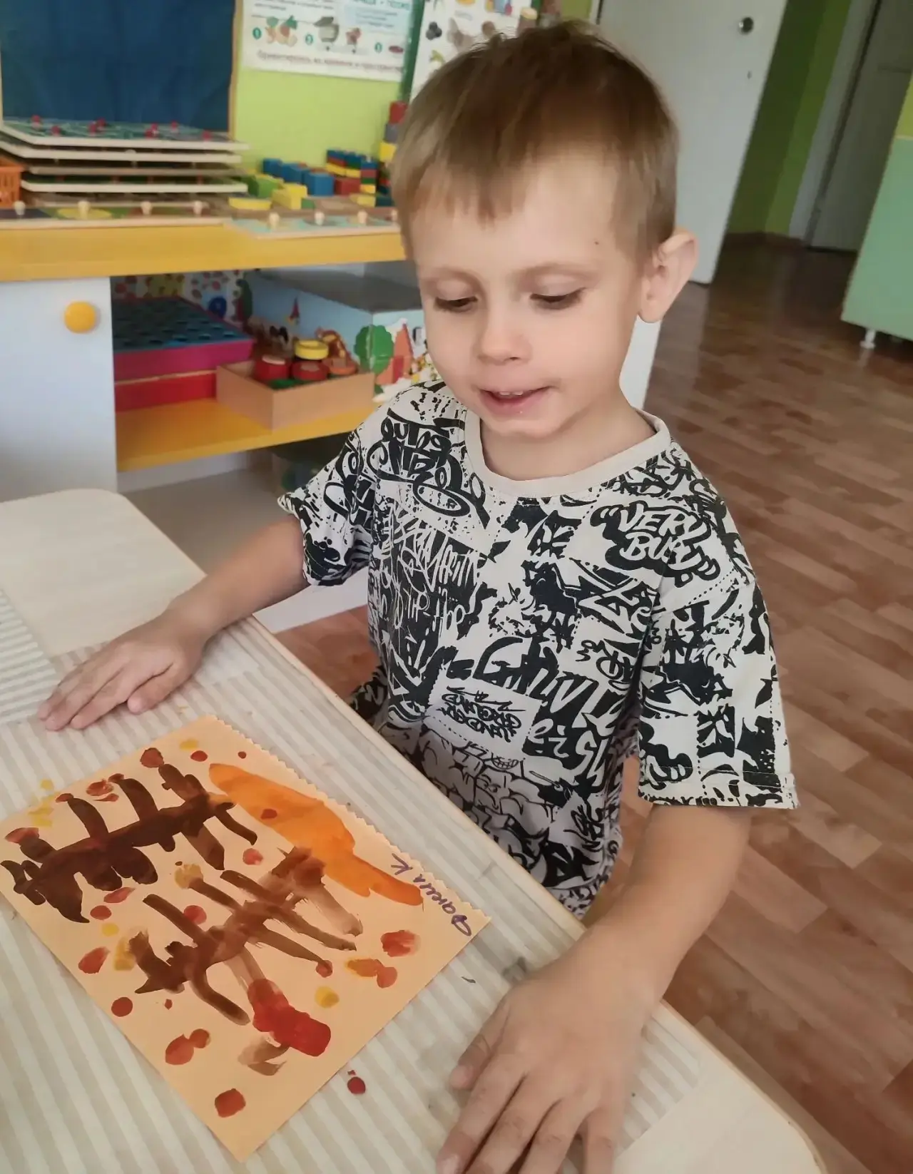 Сегодня дети средней группы «Колобок» рисовали осенний листопад! 🍂