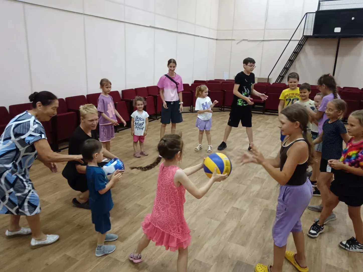 СМЕХ, УЛЫБКИ И МОРЕ ПОЗИТИВА!!! 😄🎈
В Целинном Доме Культуры прошла веселая игровая программа "Лето