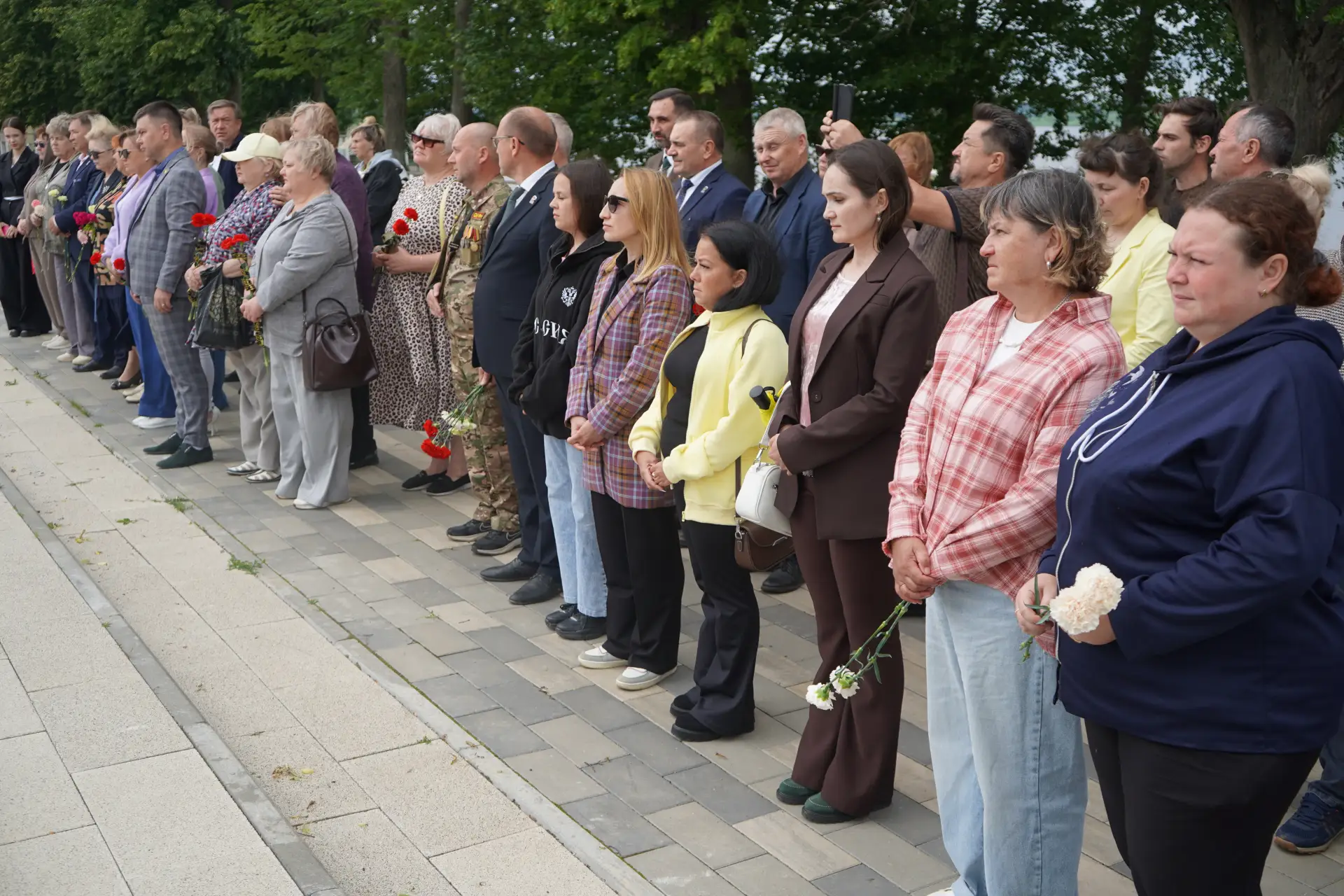 Сегодня, 22 июня, в День памяти и скорби, у обелиска «Они сражались за Родину» в Мариинском Посаде с