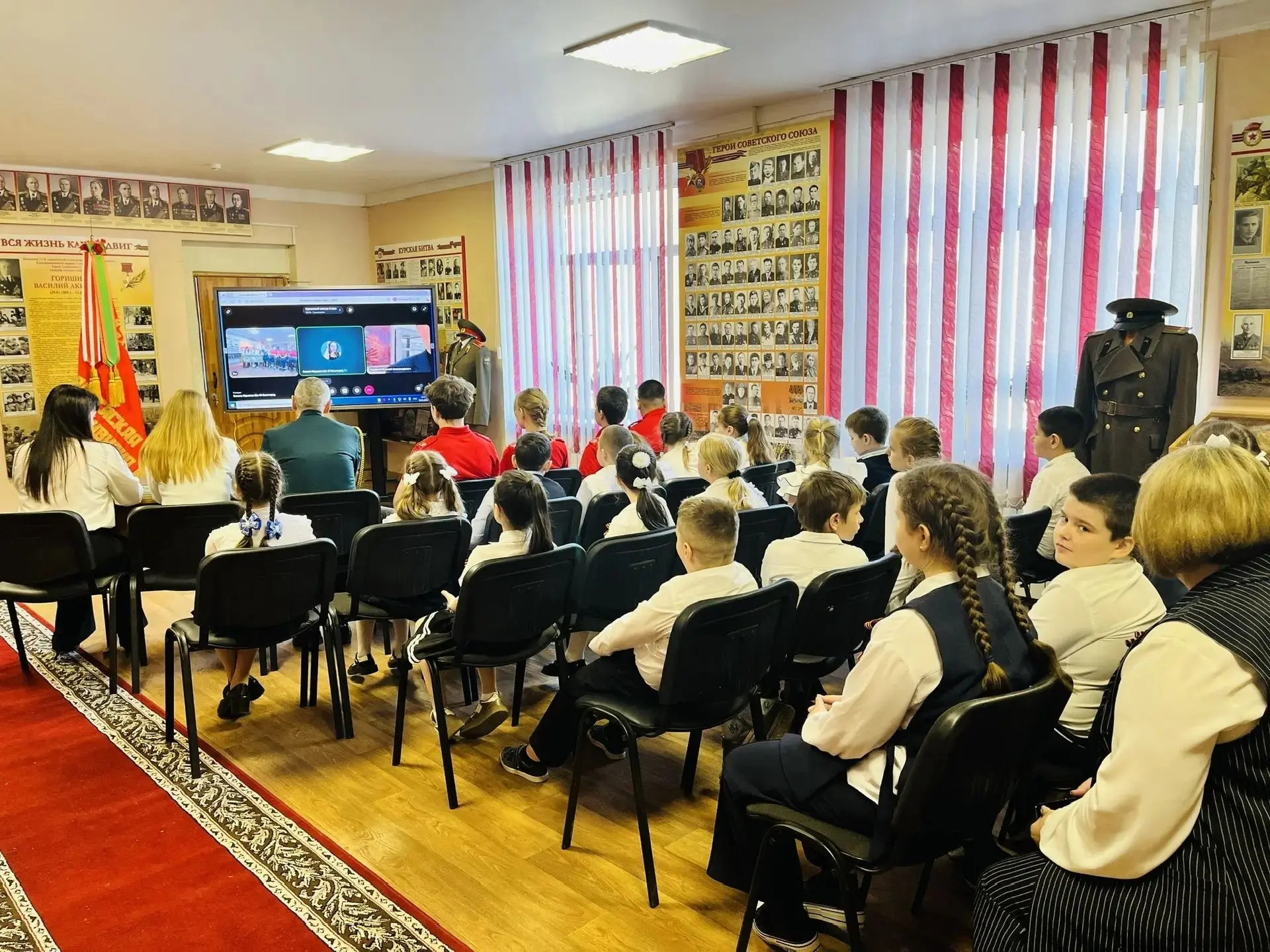 В преддверии священной даты — Дня Великой Победы — состоялся телемост, который объединил города Курс