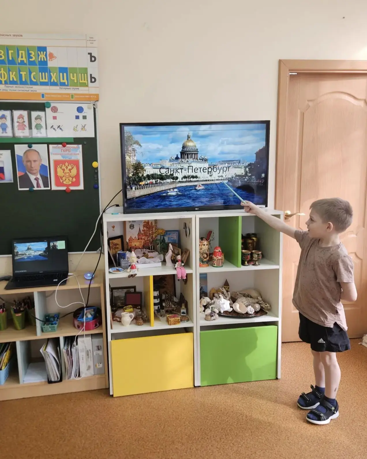 ...Нет края на свете красивей, Нет Родины в мире светлей! Россия, Россия, Россия🇷🇺, – Что может быть