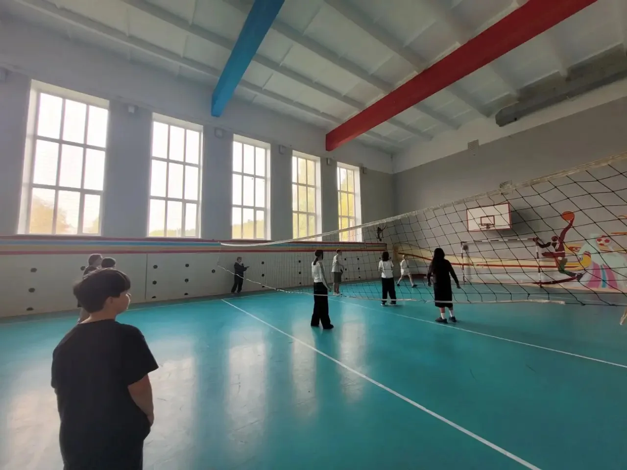🏆 Состоялись соревнования по пионерболу между 3 и 4 отрядами.