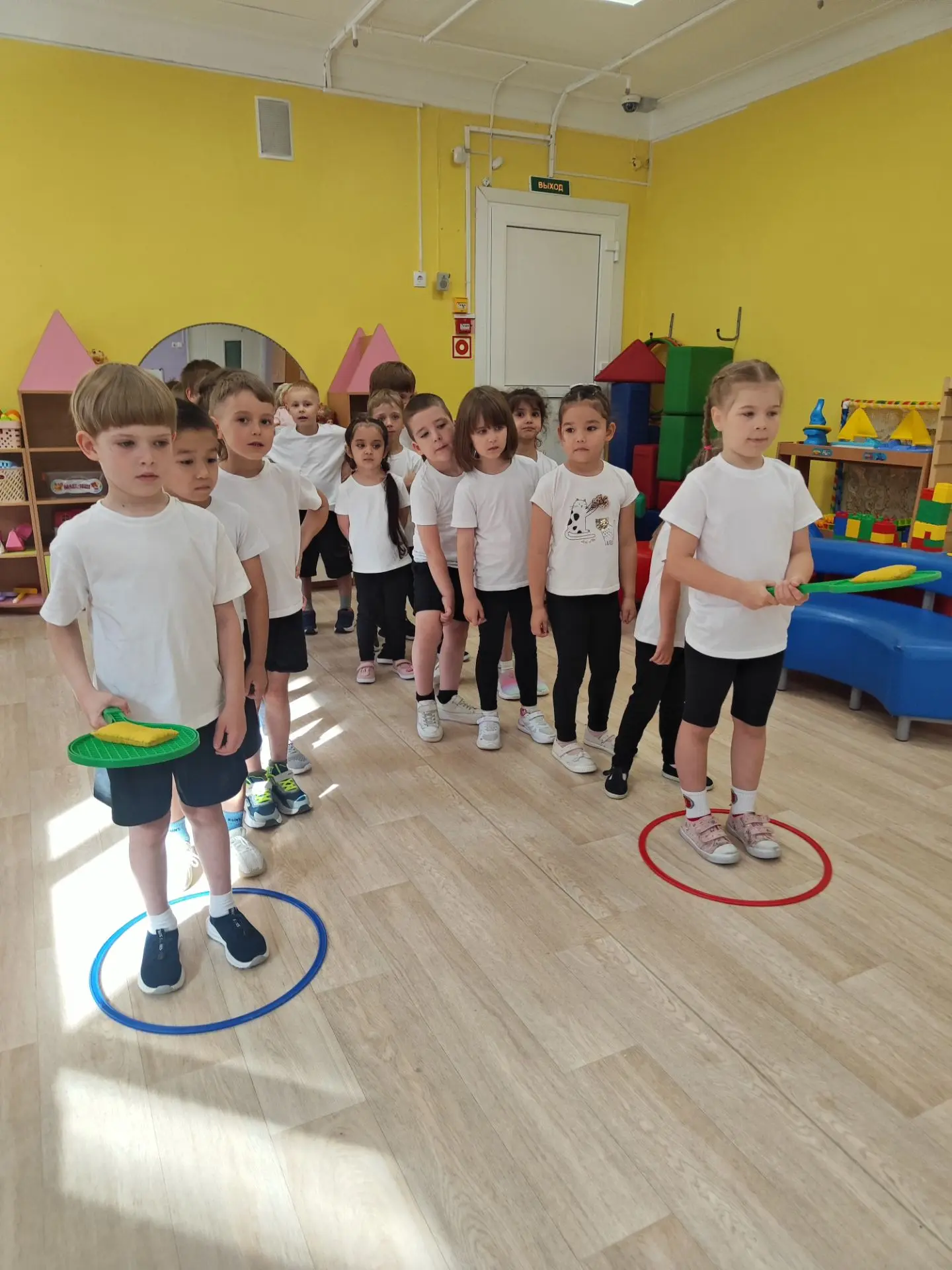 Летние каникулы закончились и ребята из групп "Ручеек" и "Василиса" решили проверить, к...