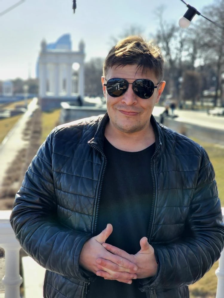 Весенний ветер несет запах счастья.