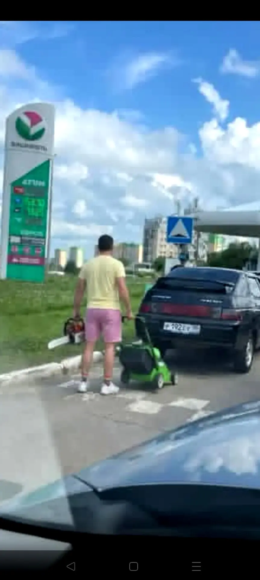 Когда в канистры не отпускают, а очень надо