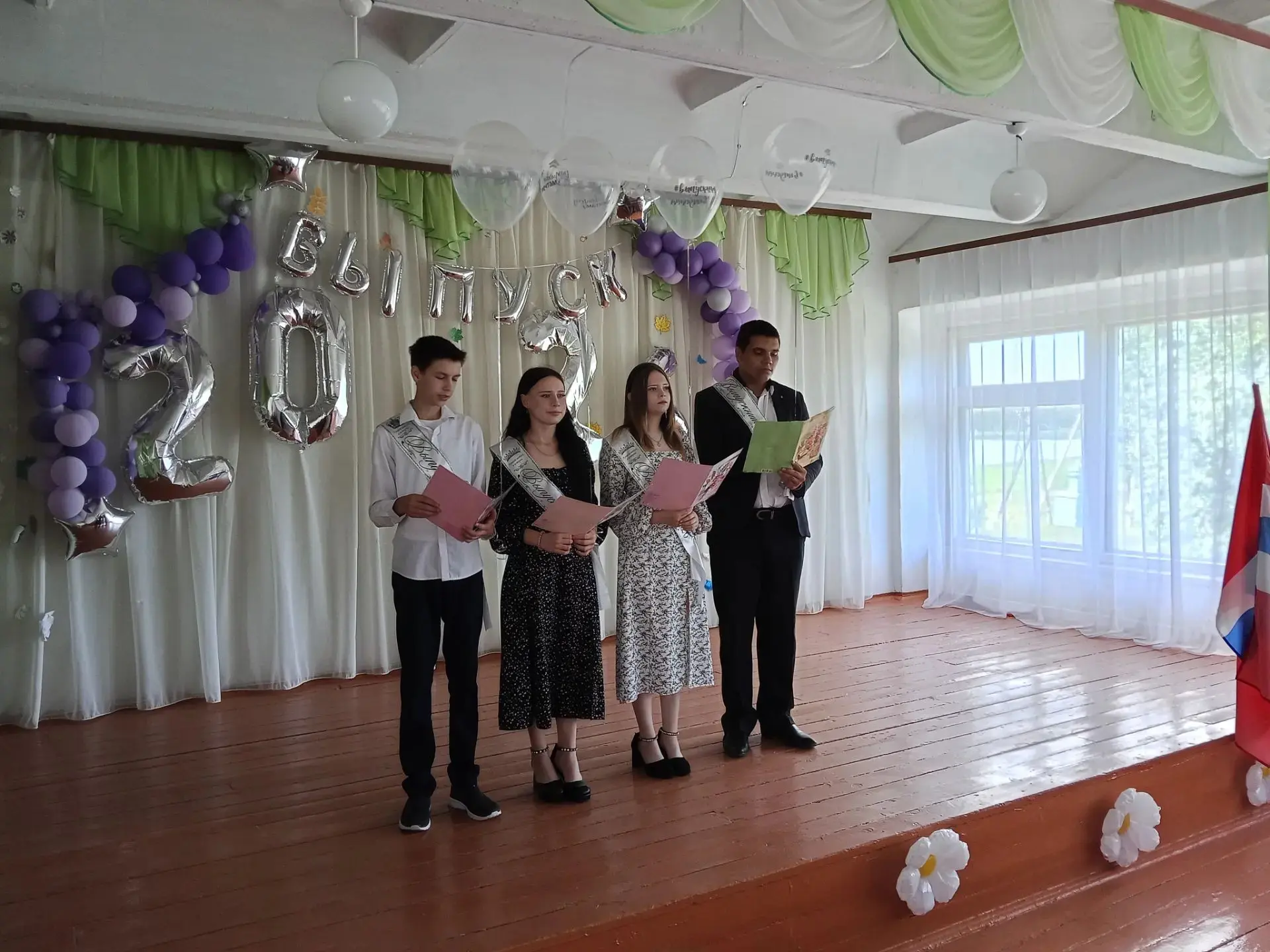 АТТЕСТАТЫ ВРУЧЕНЫ! 🎓✨

Сегодня, 30 июня, в нашей школе состоялось торжественное вручение аттестатов