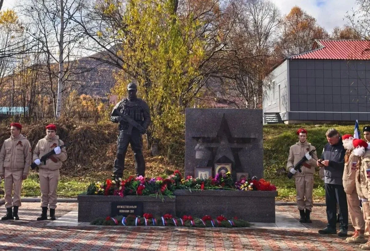 В Эссо торжественно открыли памятник участникам СВО