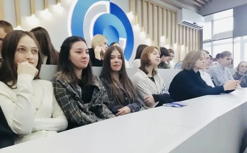 🎓🏫Одиннадцатиклассники образовательного комплекса «СтартУМ» сегодня посетили день открытых дверей в 