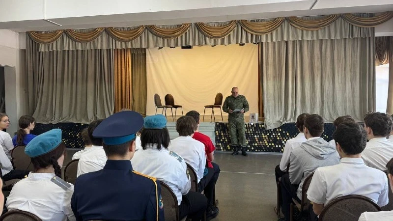 Встреча восьмиклассников с представителем ФСБ: говорим об интернет‑безопасности. В понедельник ,в на