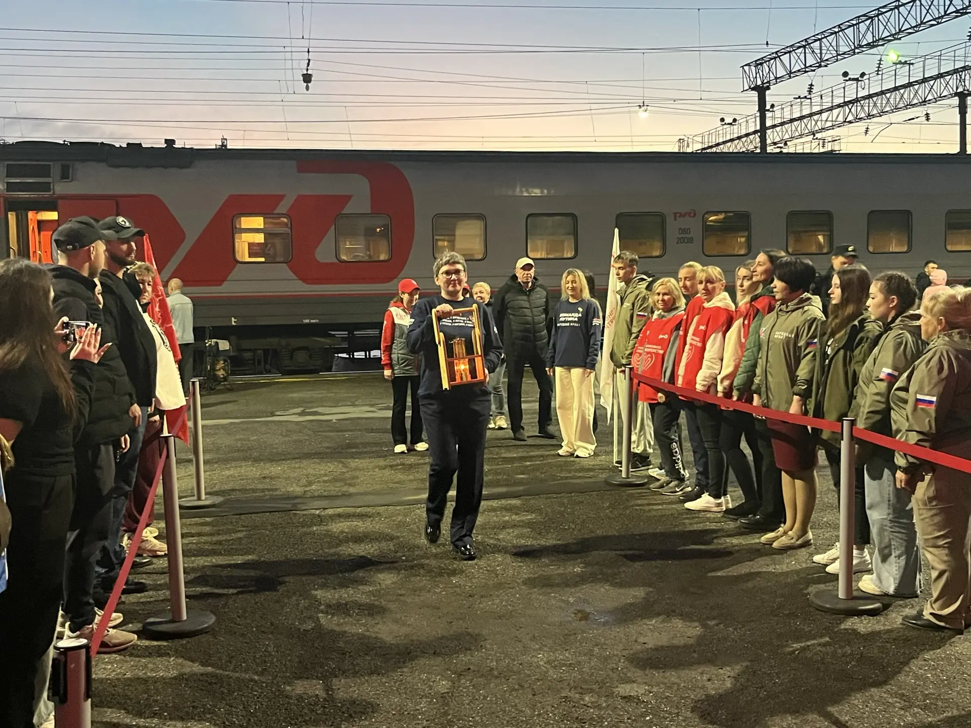 Доброе утро, дорогие друзья!   Сегодня в наш город - Город трудовой доблести - прибыла частица  свящ