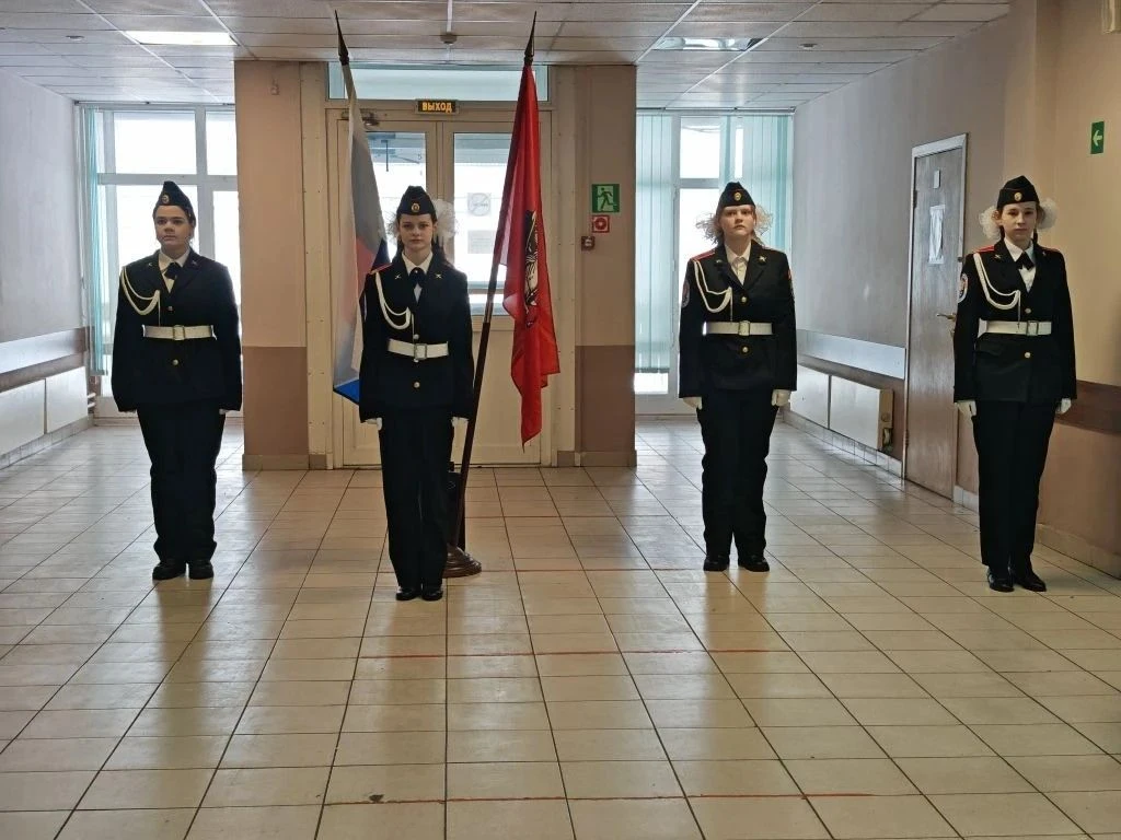 🇷🇺 Утро в 7-м корпусе: традиция, гордость и новые победы!  Сегодня учебная неделя традиционно начала