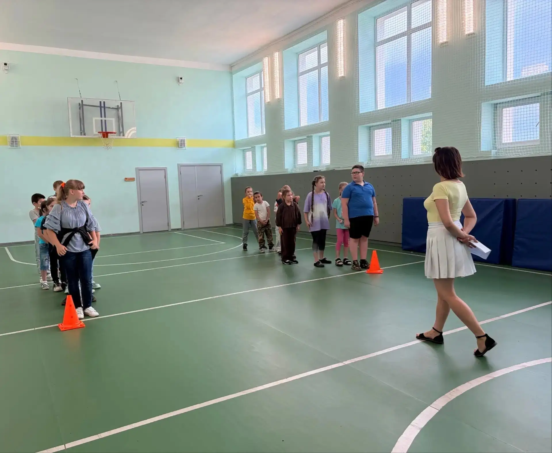 📣🎶 Сегодня в нашей школе прошел настоящий музыкальный марафон! 
К нам в гости заглянули сотрудники