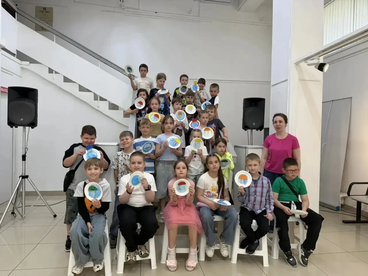 ☀️ Бодрое утро в летнем лагере « Атмосфера» ! Все отряды встретили его с зарядкой и тан...