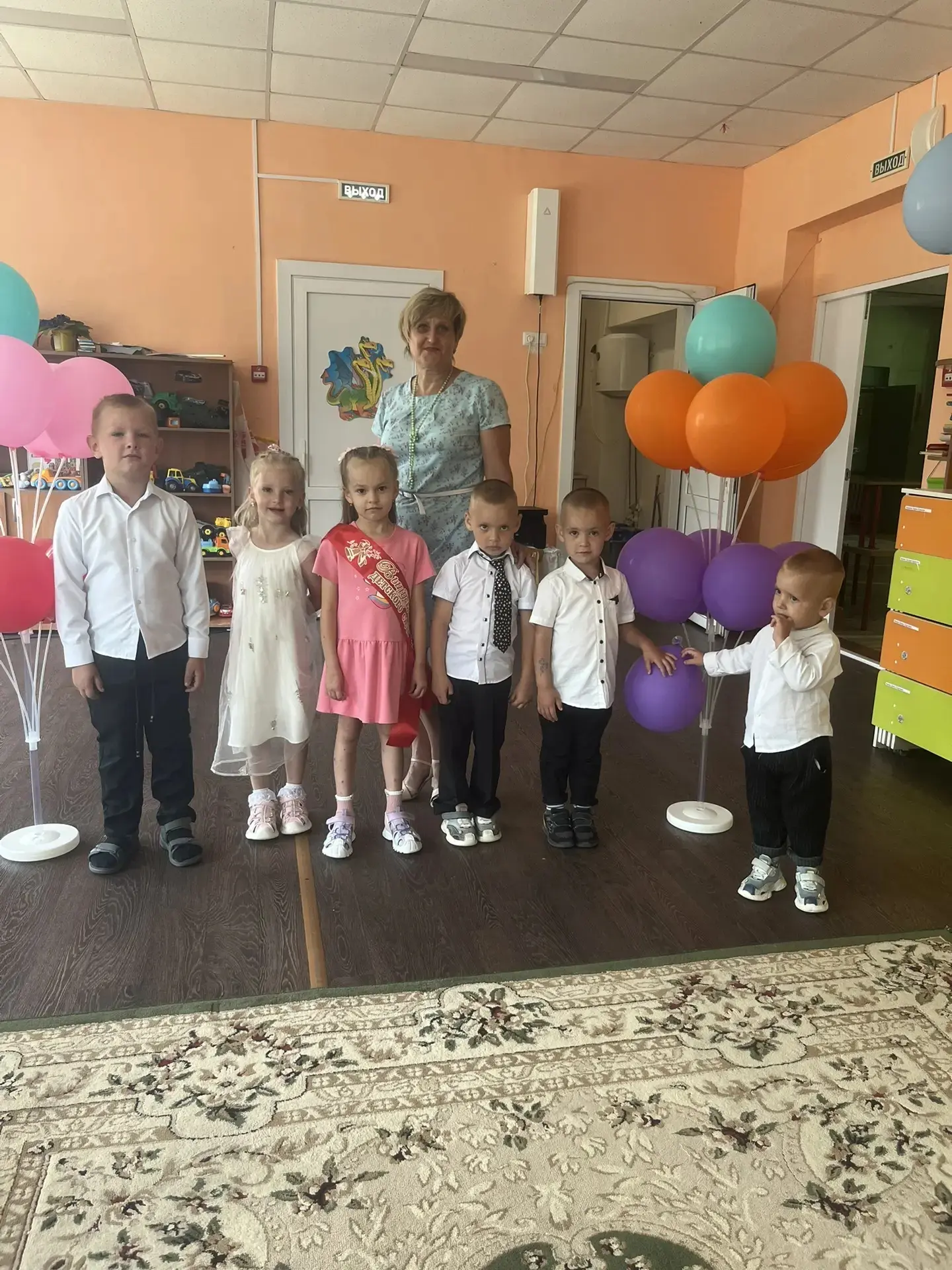 ДЕТСКИЙ  САД  "ЛАДУШКИ"
ВЫПУСКНОЙ

В этом году в детском саду прошёл прощальный бал для одной выпуск