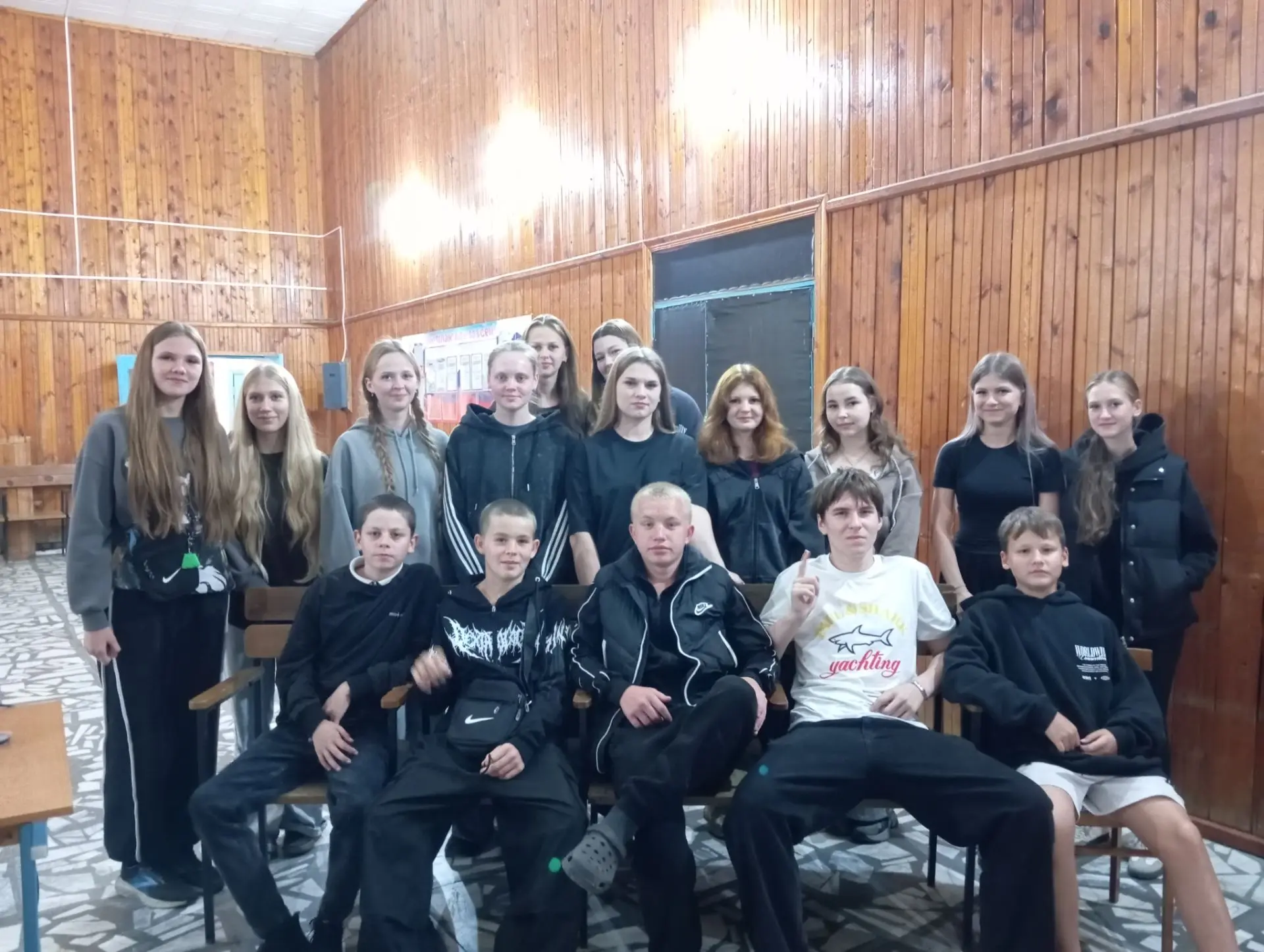 🇷🇺 Не просто квиз, а гимн нашей стране «Три цвета русской Славы» прошёл в наше  КДЦ. ...