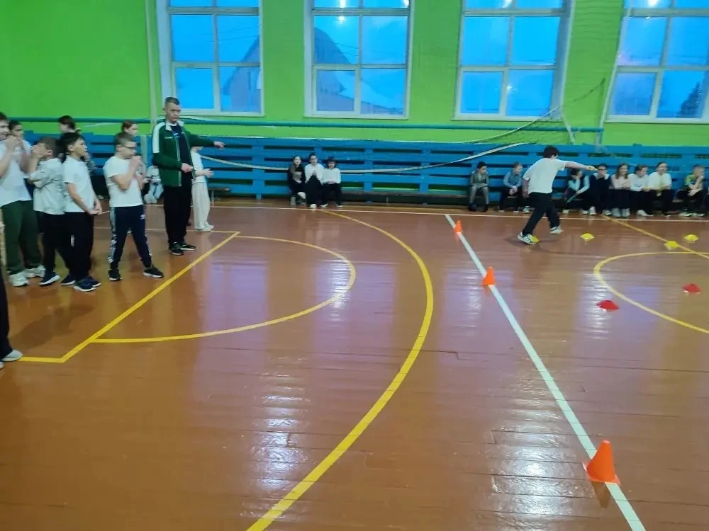 🎉 В нашей начальной школе для учащихся 2, 3 и 4 классов прошли веселые старты, посвященные Дню защит