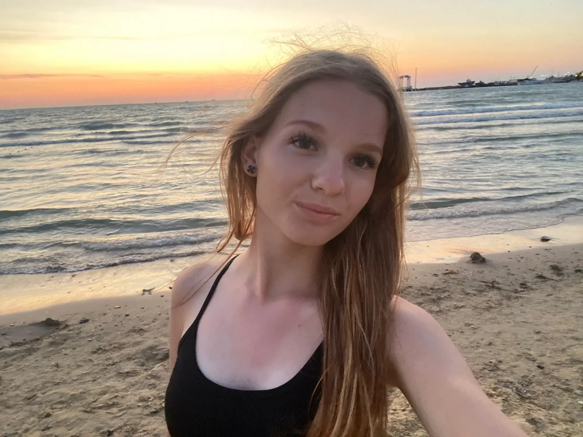 ⛱️ МОЁ ЯРКОЕ ЛЕТО - 2026 ☀️ 

📸 Каждый летний день - это новая история.

💬 София Коваленко, группа