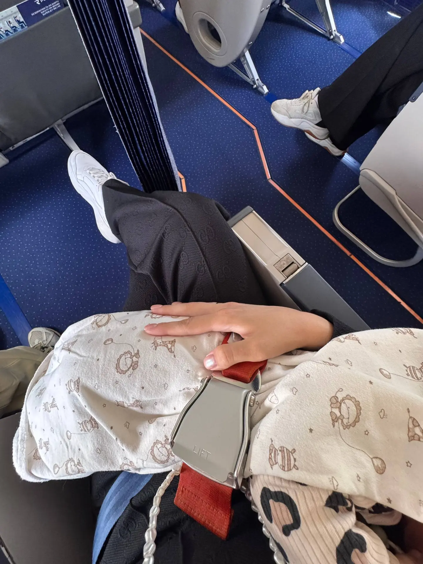 Сегодня весь день в пути: 2 самолета, чтобы добраться из Саратова в Мурманск.