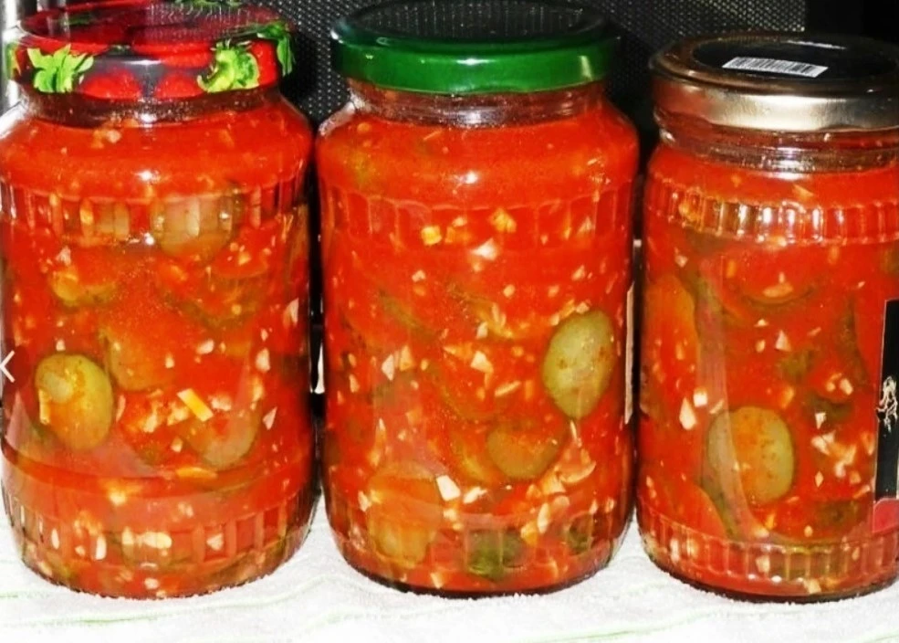 Вкусный рецепт на зиму - огурцы в томатно чесночной заливке, быстро и просто.