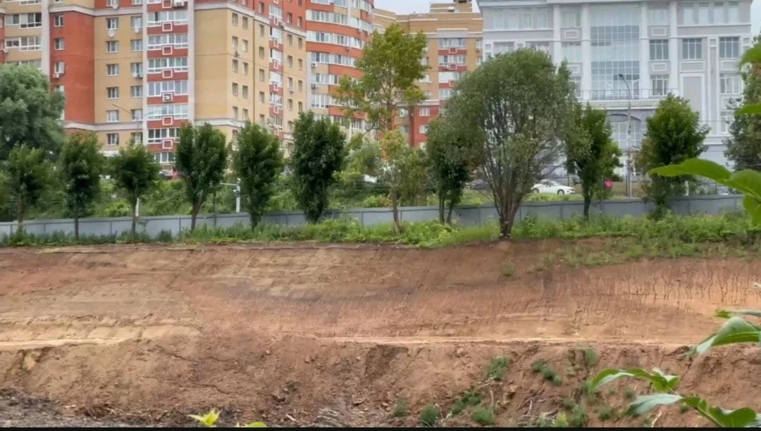У ДДюТ во Владимире готовят площадку под новый парк