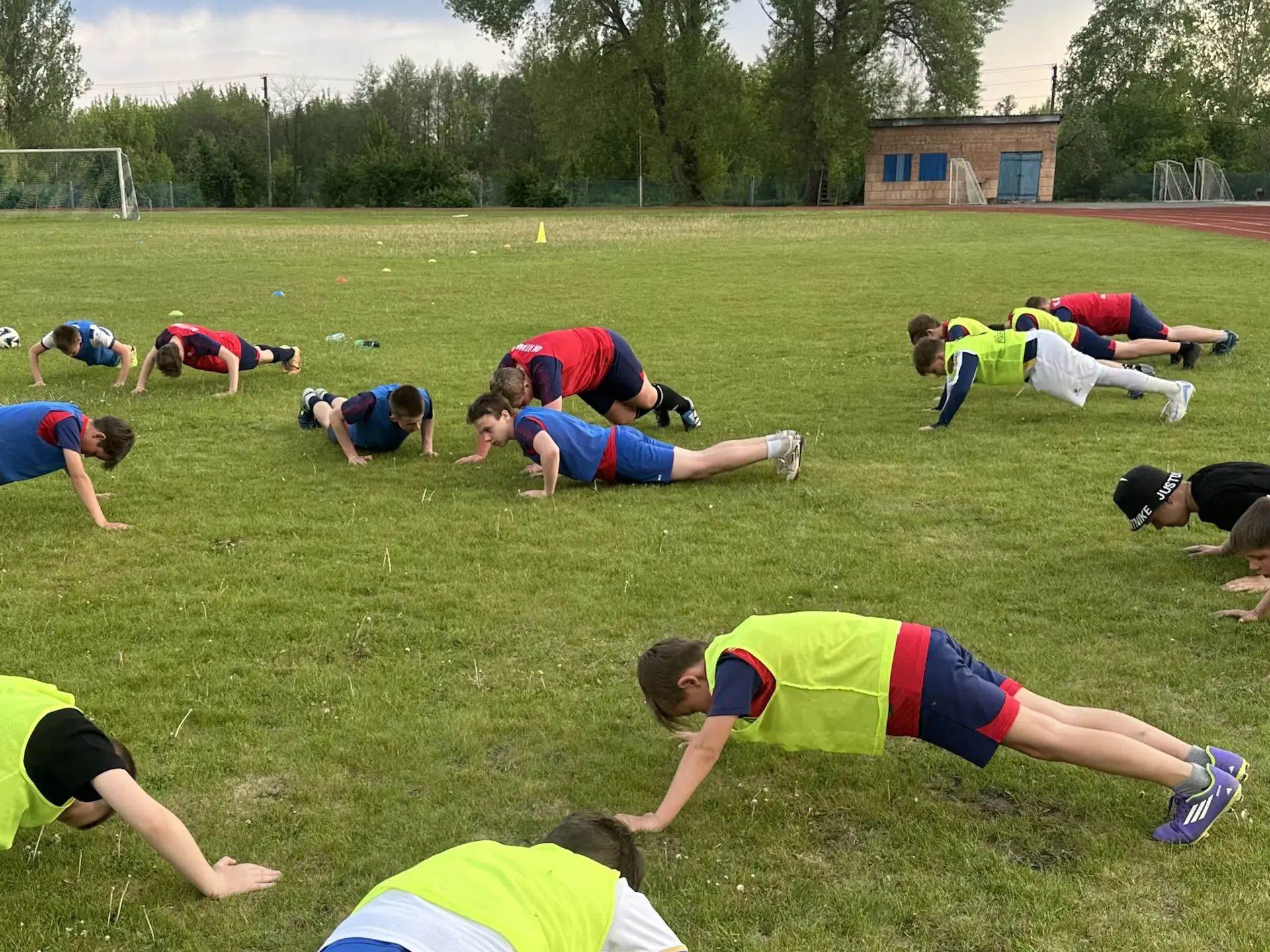 Воспитанники отделения футбола МБУ «Станично-Луганская спортивная школа» продолжают под...