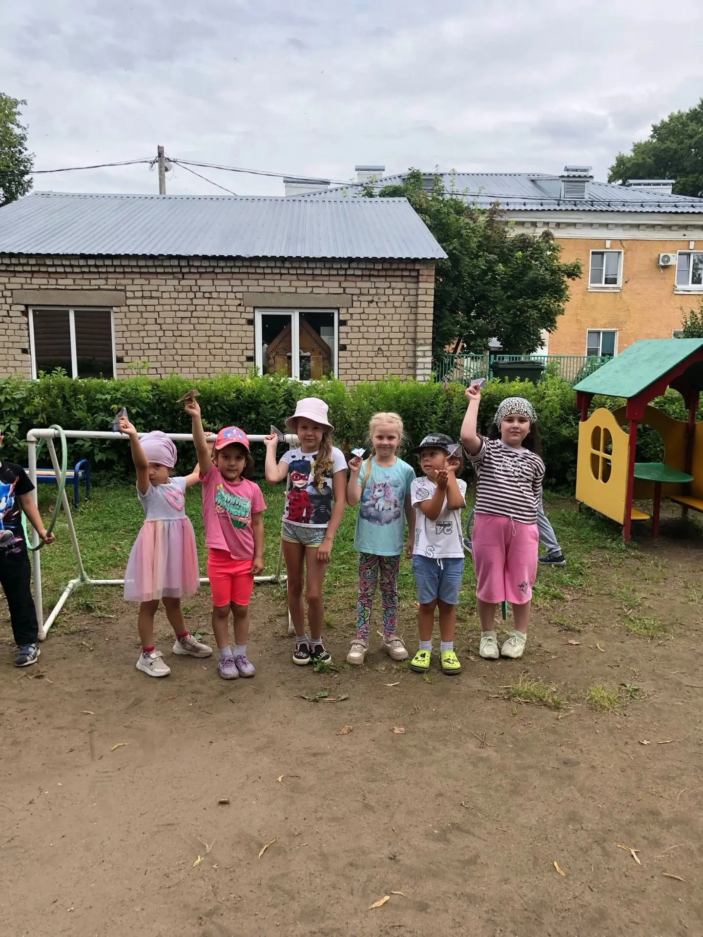 Лето — время расти и крепнуть! 🎉
Дорогие родители! Лето в детском саду — не только про солнце и рад