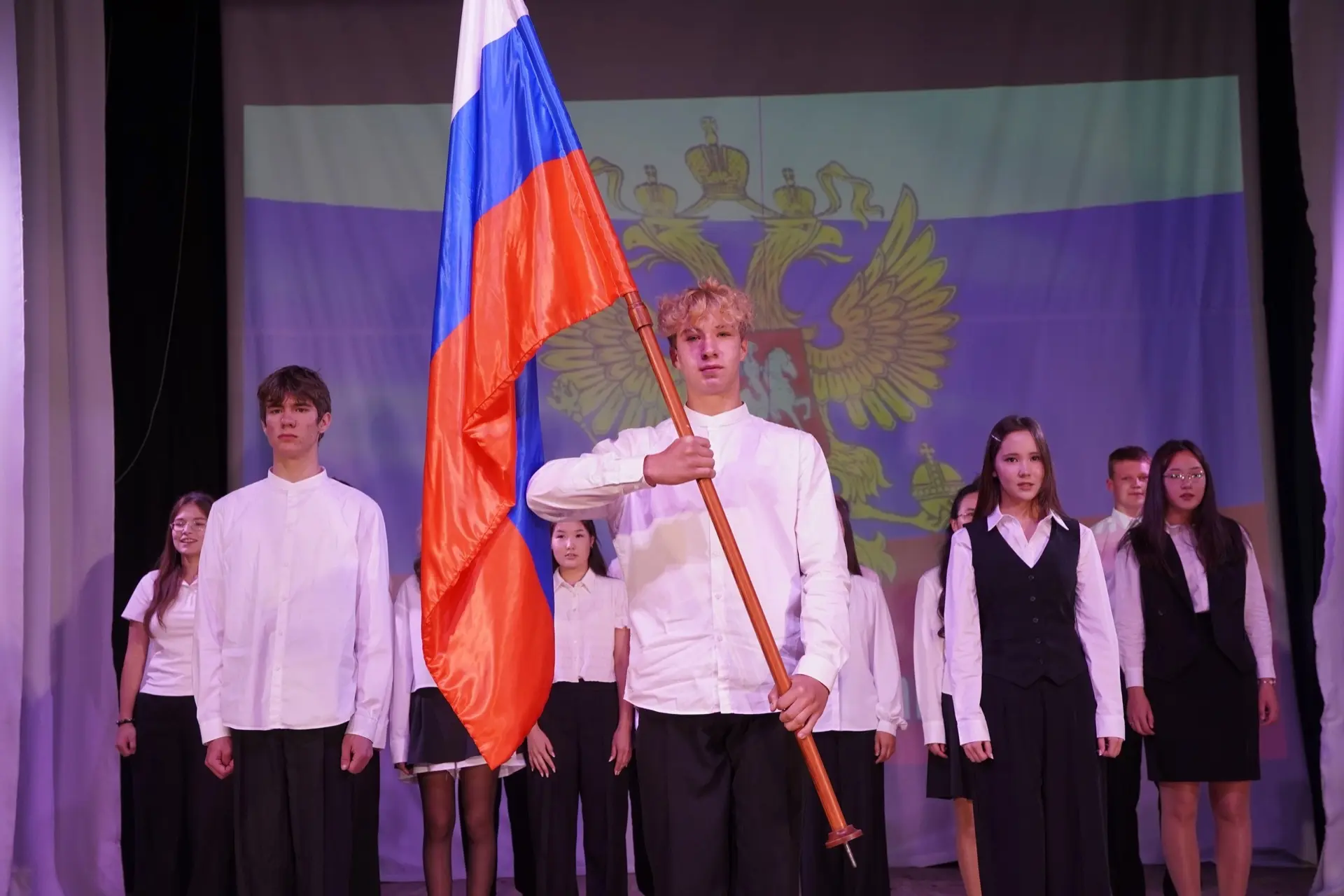 🇷🇺 СМИРНО! ФЛАГ ВНЕСТИ! 🇷🇺