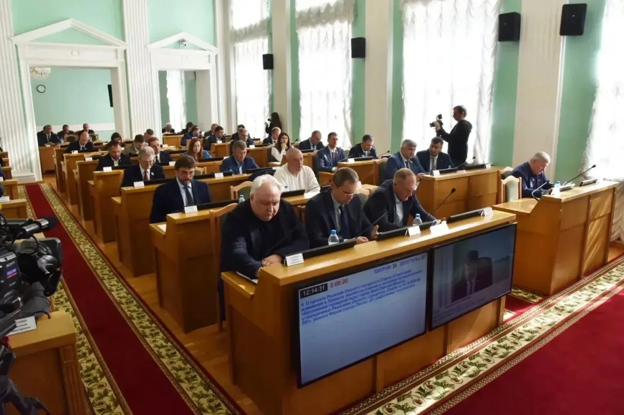 Омский городской Совет провел первое заседание в осенней сессии.