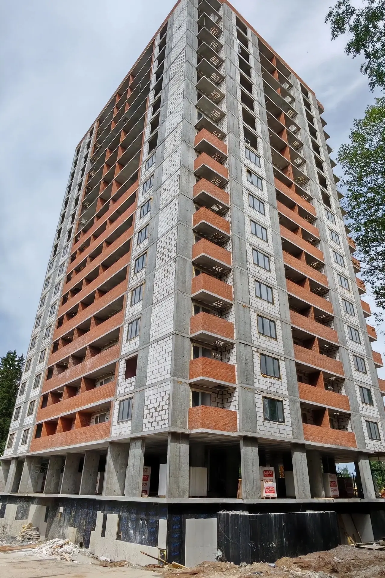 🏗️В Завокзальном микрорайоне продолжается строительство жилого дома «Гулливер».