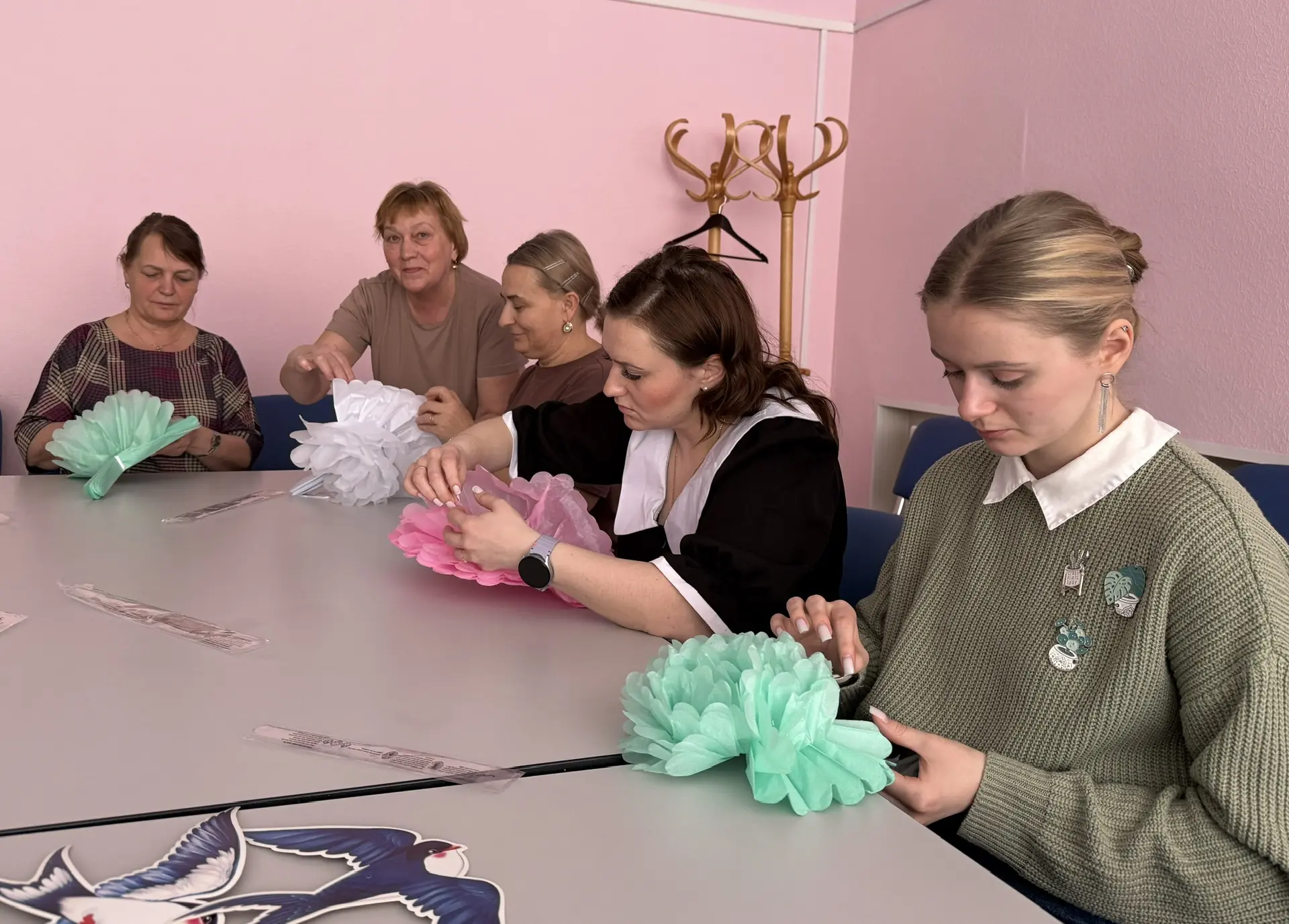 Даже в морозные дни творческая атмосфера в детском саду не замерзает! Педагоги устроили...