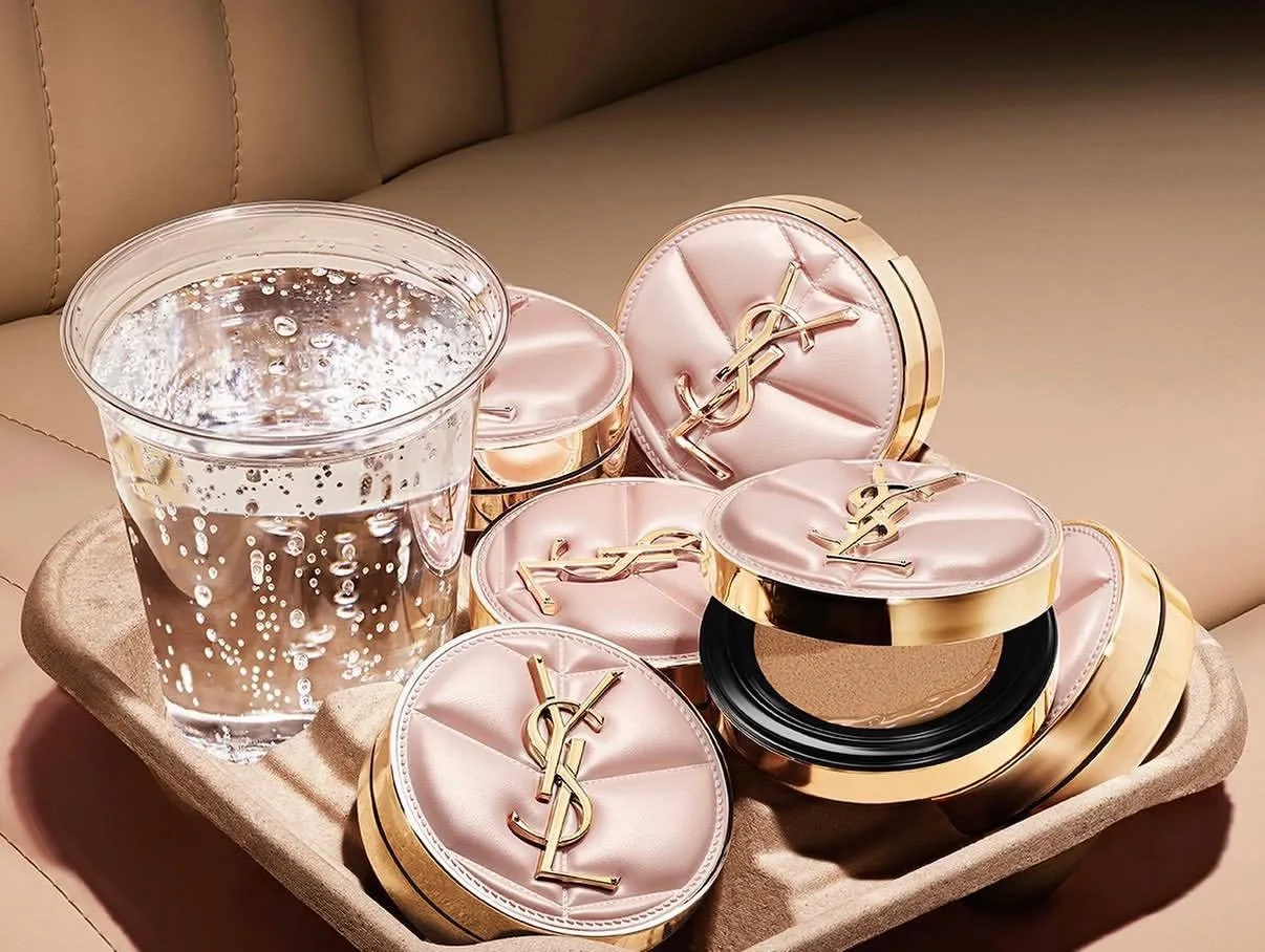 YSL Beauty выпустили безумно красивый кушон, который можно носить как обвес!

Про сам тон: он даёт м