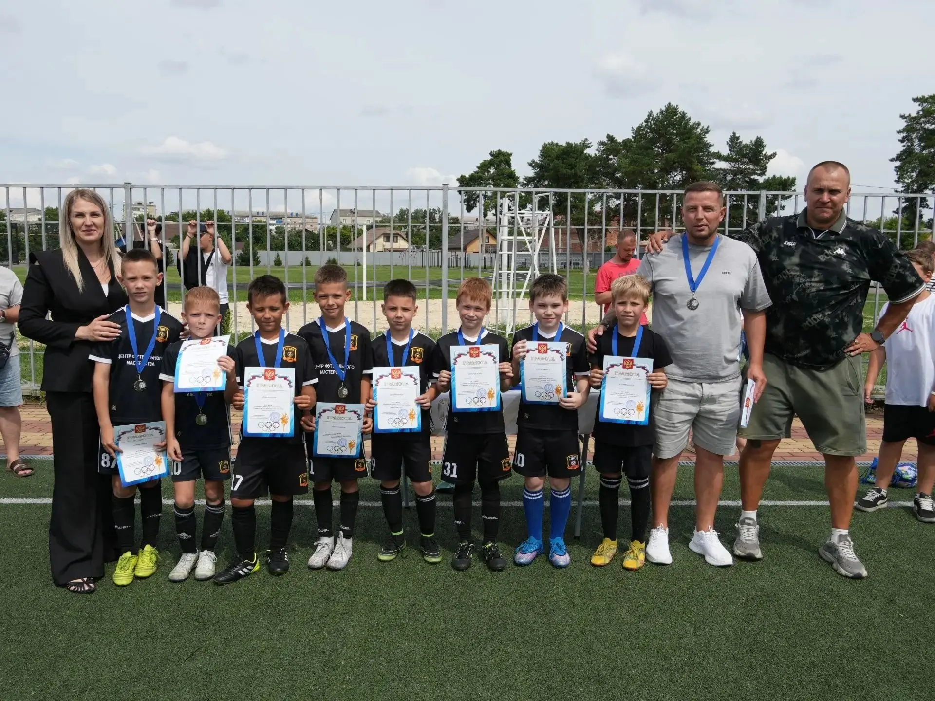 ⚽ Юные футболисты из Старого Оскола взяли серебро на турнире

На поле встретились четыре детские ком