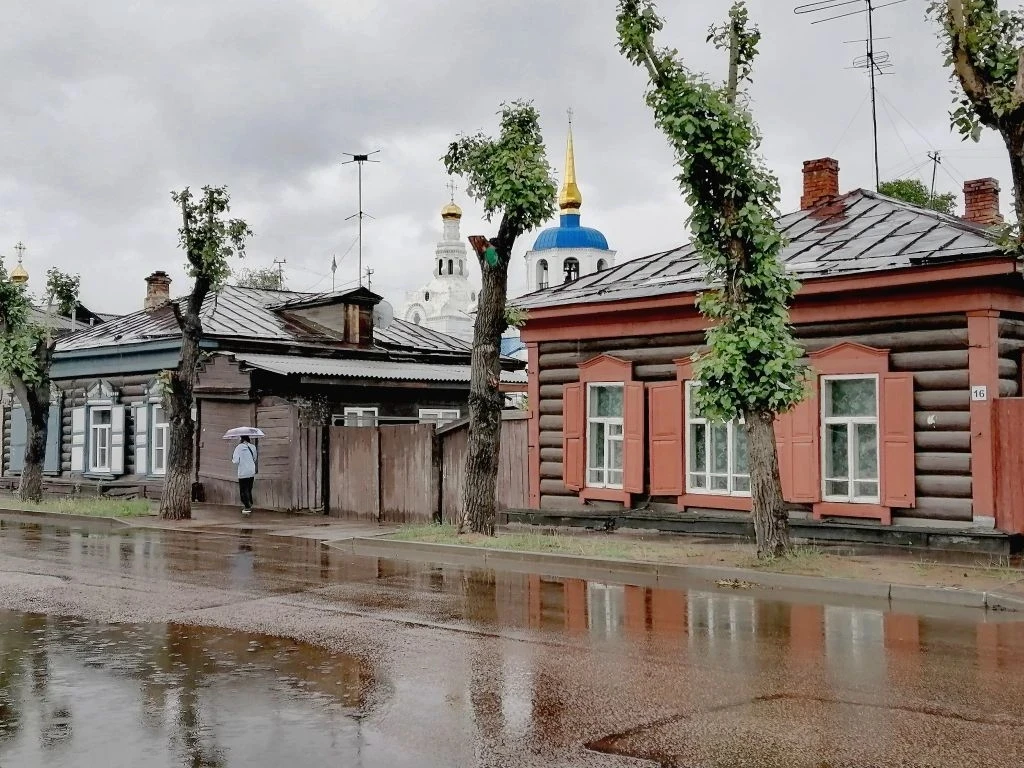 Прогулки под дождем

Такого дождливого июня в нашем городе ещё не было. Перламутровые незабудки, ярк
