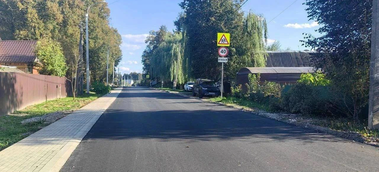 В Красном Городке закончили обустраивать тротуар. По словам главы Минтранса Калужской о...