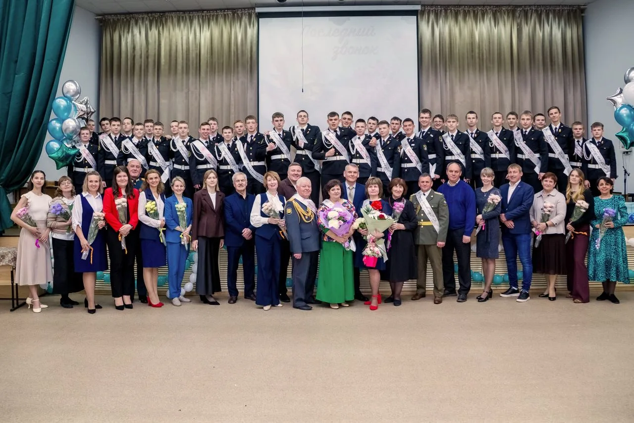 🔔ПОСЛЕДНИЙ ЗВОНОК: ОТ СТРОЯ К БОЛЬШОЙ ЖИЗНИ

🔔Последний звонок в кадетском корпусе звучит иначе, ч