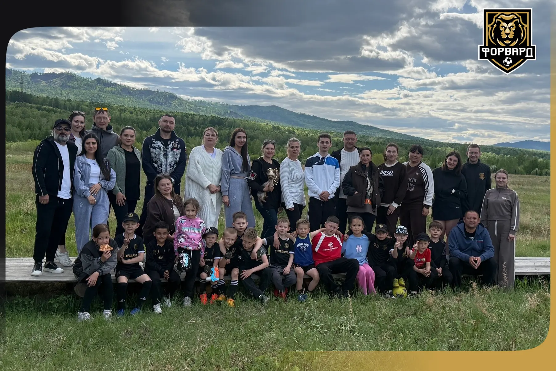 ЗАСЛУЖЕННЫЙ КОМАНДНЫЙ ОТДЫХ🦁

«Форвард-2018» и «Форвард-2019» провели совместный досуг на загородно