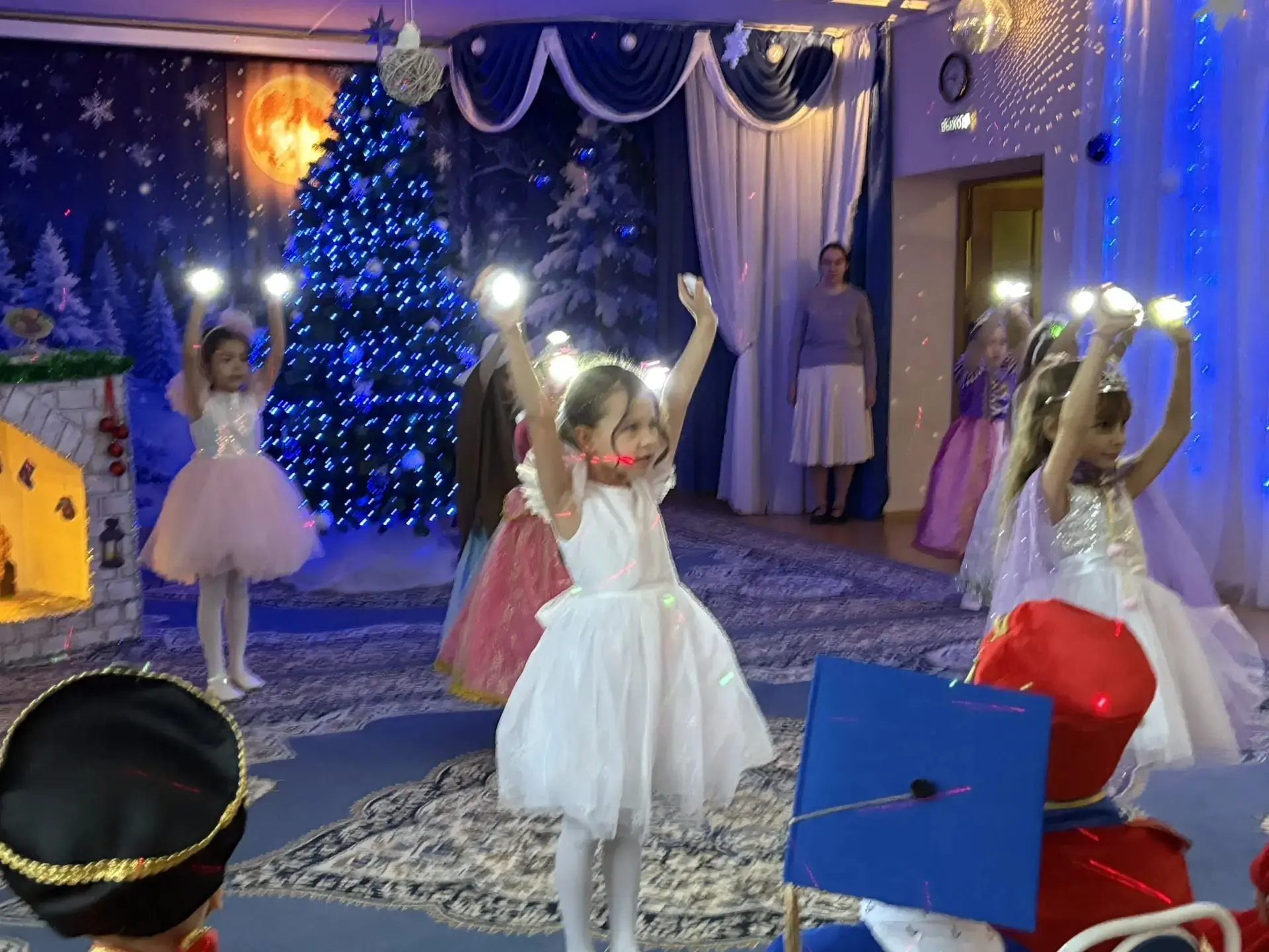✨ В группе «Рыбка» прошло новогоднее развлечение по сказке «Золушка»! ✨

Дети устроили театральное п