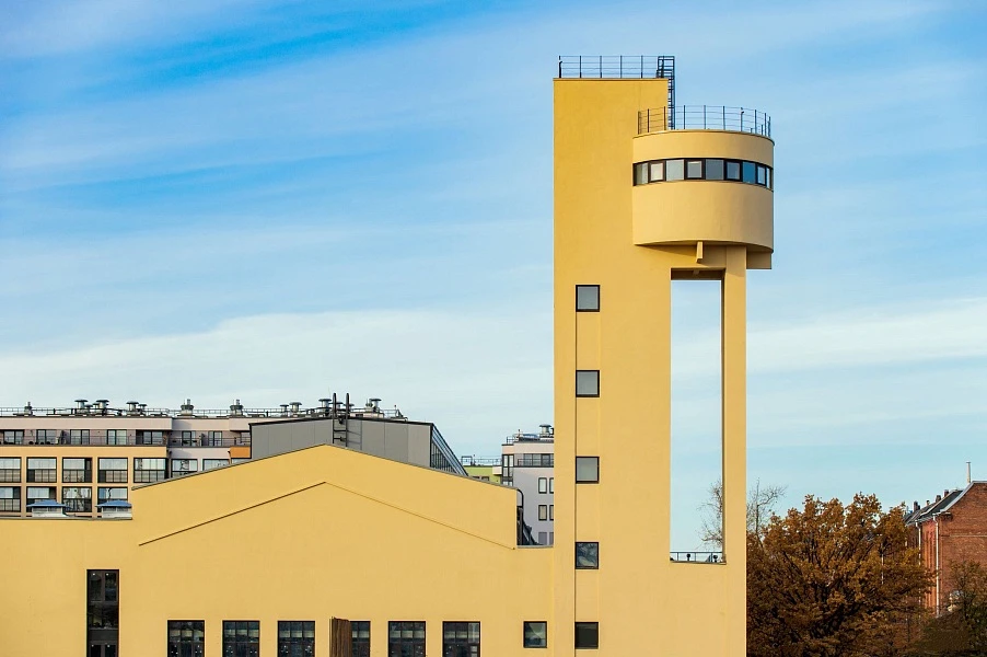 В Санкт-Петербурге, на Васильевском острове, неподалеку от корпусов завода «Красный гвоздильщик» с к