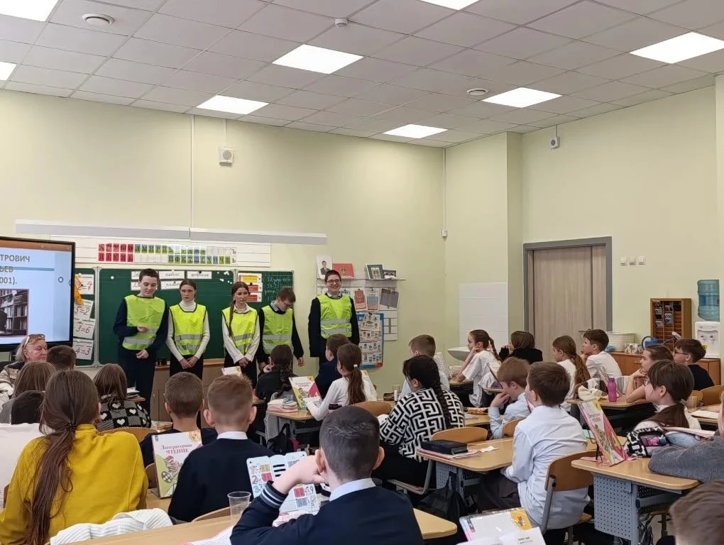 🚦 ЮИД в действии! Минутки безопасности на дорогах! 🛑  В рамках профилактики детского дорожно-транспо