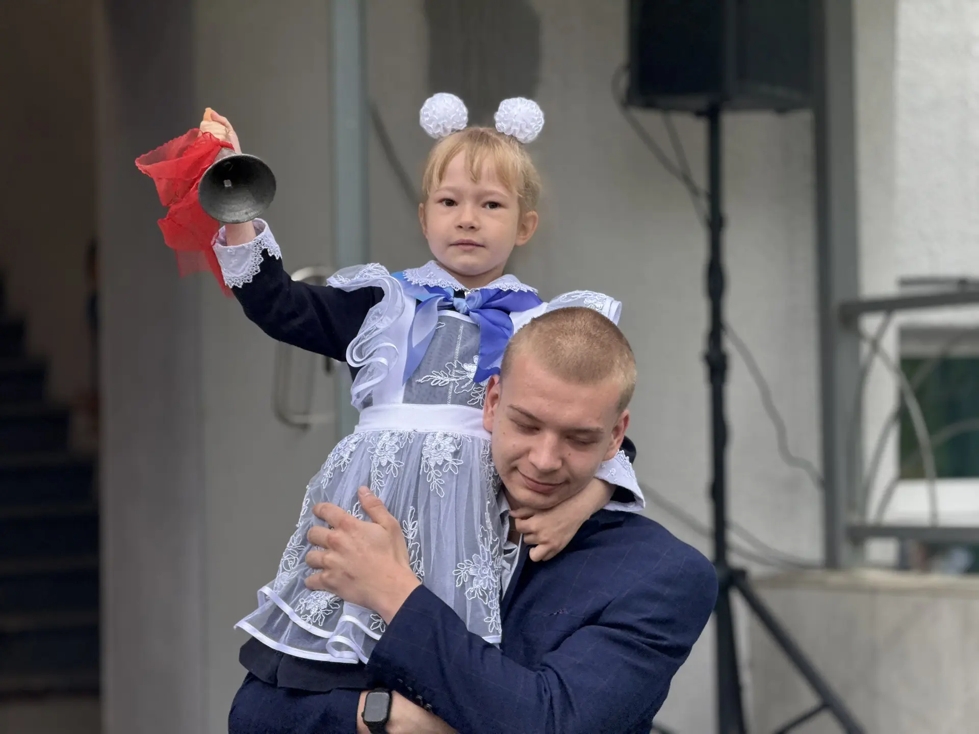 Звонок, что открывает будущее 🔔  Вчера в нашей школе прозвенел Последний звонок — тёплый и немного г